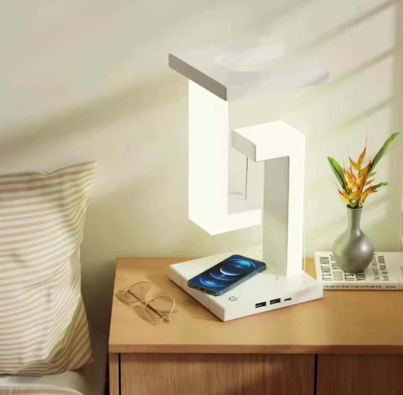 LumiFix™ GravityGlow – Lampe LED Suspendue avec Chargeur Sans Fil